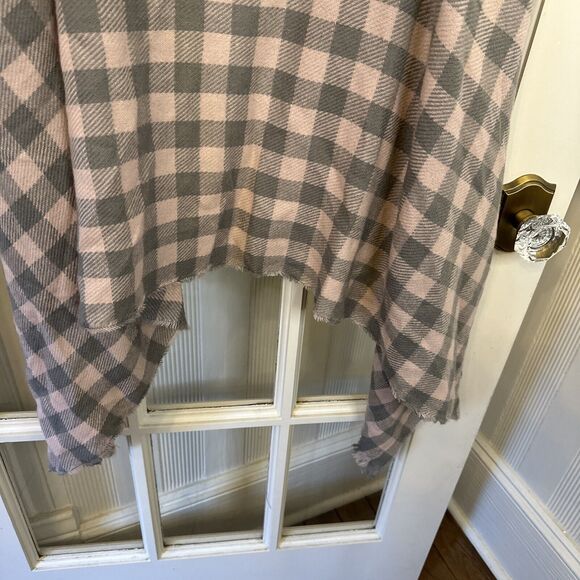 Buffalo Plaid Sleeveless Open Front Cardigan Asymmetrical Hem One Size Pink Grey - Picture 9 of 9